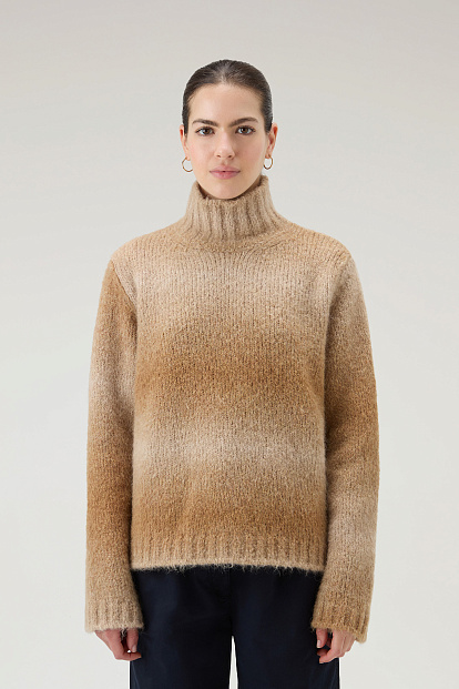 Джемпер Woolrich Ombre Alpaca Turtleneck КОРИЧНЕВО-БЕЖЕВЫЙ Джемпер Woolrich Ombre Alpaca Turtleneck КОРИЧНЕВО-БЕЖЕВЫЙ