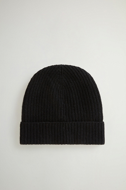 Шапка Woolrich Knitted Ribbed Beanie ЧЕРНЫЙ Шапка Woolrich Knitted Ribbed Beanie ЧЕРНЫЙ