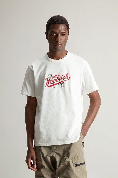 ФУТБОЛКА WOOLRICH SHEEP GRAPHIC T-SHIRT АРКТИЧЕСКИЙ БЕЛЫЙ ФУТБОЛКА WOOLRICH SHEEP GRAPHIC T-SHIRT АРКТИЧЕСКИЙ БЕЛЫЙ