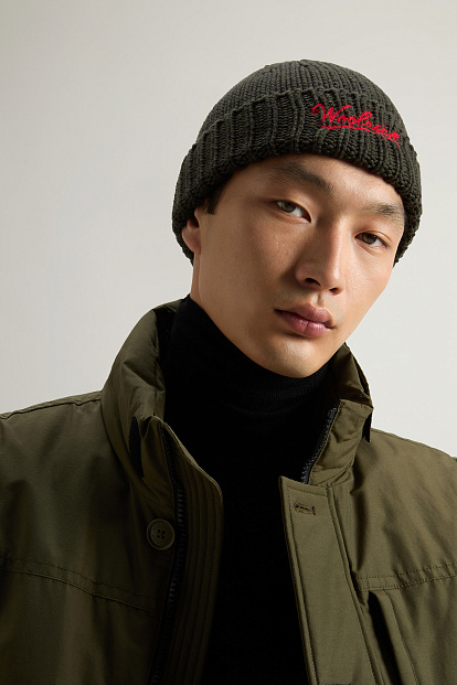 Шапка Woolrich Merino Wool Logo Beanie ТЕМНО-ЗЕЛЕНЫЙ Шапка Woolrich Merino Wool Logo Beanie ТЕМНО-ЗЕЛЕНЫЙ
